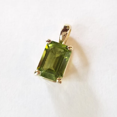 14kt Emerald Cut Peridot Pendant