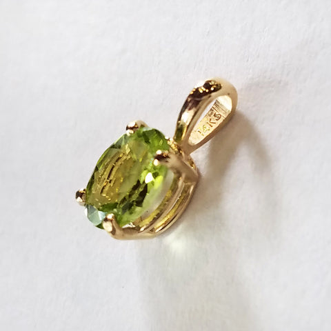 14ky  Oval Peridot Pendant