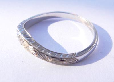 14kt White Engraved Wedding Band